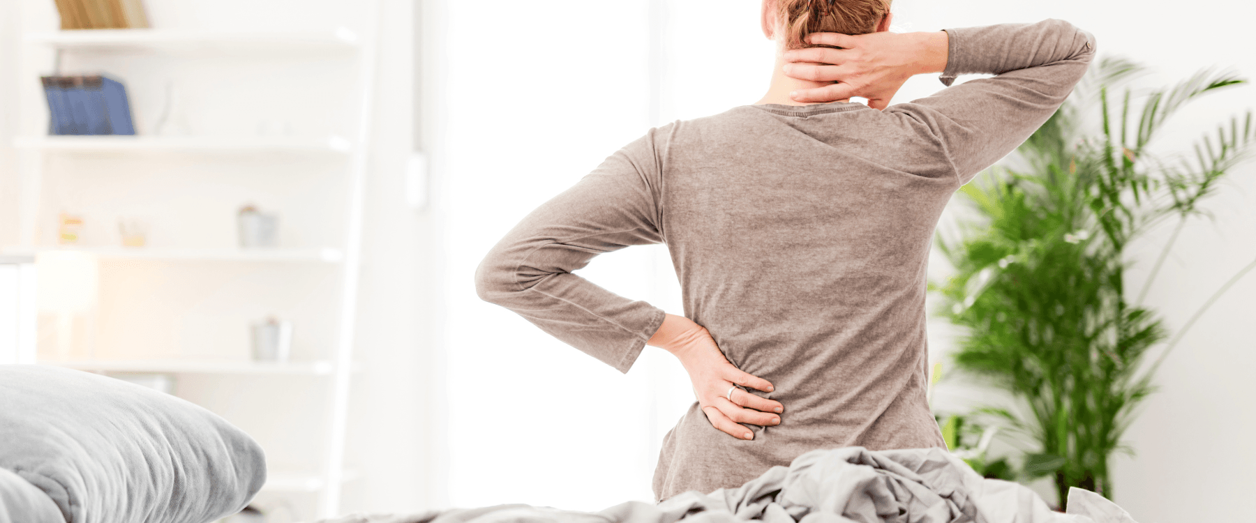 Vrouw wordt wakker met rugpijn