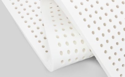 Latex van een matras ligt opgevouwen